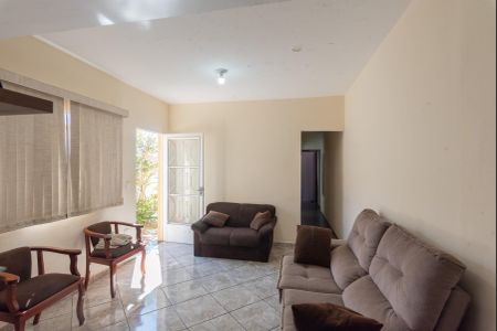 Casa à venda com 350m², 3 quartos e 3 vagasCasa 2- Sala