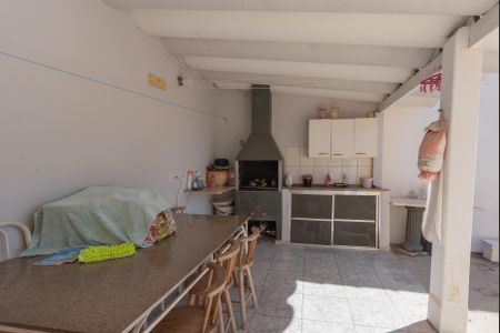 Casa à venda com 350m², 3 quartos e 3 vagasCasa 2- Churrasqueira