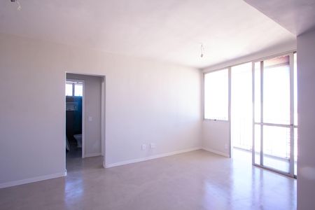 Apartamento à venda com 70m², 2 quartos e 1 vaga Apartamento à venda com 70m², 2 quartos e 1 vagaSala