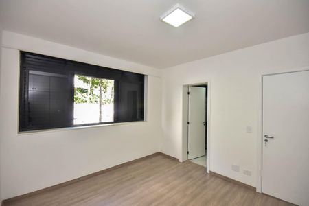 Apartamento à venda com 238m², 3 quartos e 3 vagas Apartamento à venda com 238m², 3 quartos e 3 vagasSuíte 2