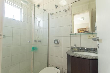 Casa de condomínio para alugar com 195m², 4 quartos e 3 vagasBanheiro 1