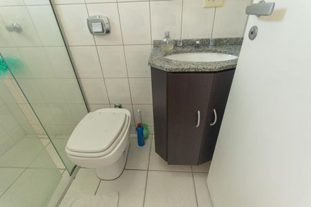 Casa de condomínio para alugar com 195m², 4 quartos e 3 vagasBanheiro 1