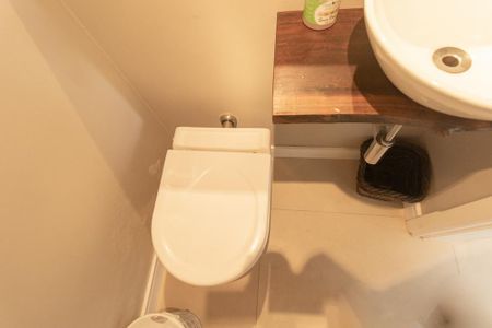 Casa de condomínio para alugar com 195m², 4 quartos e 3 vagasLavabo