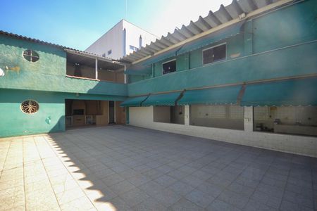 Casa para alugar com 420m², 4 quartos e 2 vagas Casa para alugar com 420m², 4 quartos e 2 vagasQuintal