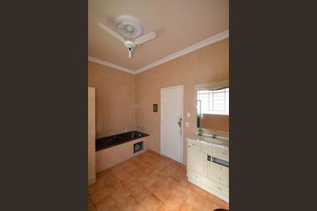 Casa para alugar com 420m², 4 quartos e 2 vagas Casa para alugar com 420m², 4 quartos e 2 vagasBanheiro Social