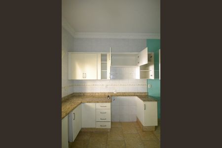 Casa para alugar com 420m², 4 quartos e 2 vagas Casa para alugar com 420m², 4 quartos e 2 vagasCozinha