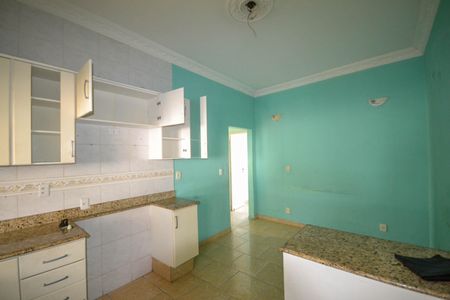 Casa para alugar com 420m², 4 quartos e 2 vagas Casa para alugar com 420m², 4 quartos e 2 vagasCozinha