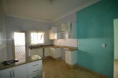 Casa para alugar com 420m², 4 quartos e 2 vagas Casa para alugar com 420m², 4 quartos e 2 vagasCozinha