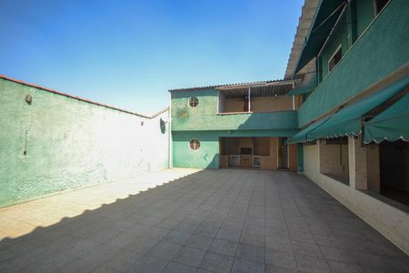 Casa para alugar com 420m², 4 quartos e 2 vagas Casa para alugar com 420m², 4 quartos e 2 vagasQuintal