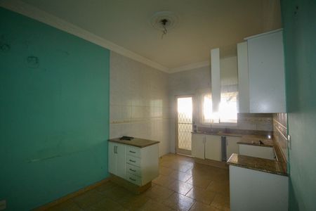 Casa para alugar com 420m², 4 quartos e 2 vagas Casa para alugar com 420m², 4 quartos e 2 vagasCozinha