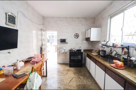 Casa à venda com 280m², 4 quartos e 8 vagasCozinha