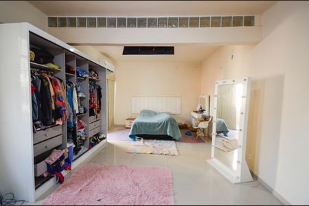 Casa à venda com 280m², 4 quartos e 8 vagasQuarto de serviço 2