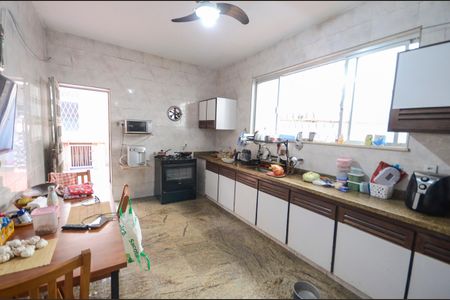 Casa à venda com 280m², 4 quartos e 8 vagasCozinha