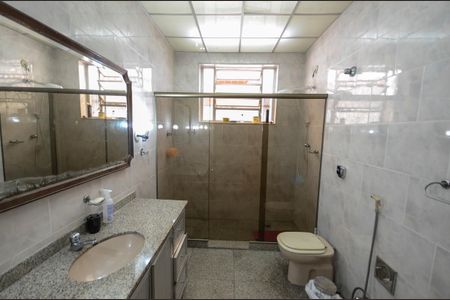 Casa à venda com 280m², 4 quartos e 8 vagasBanheiro Social