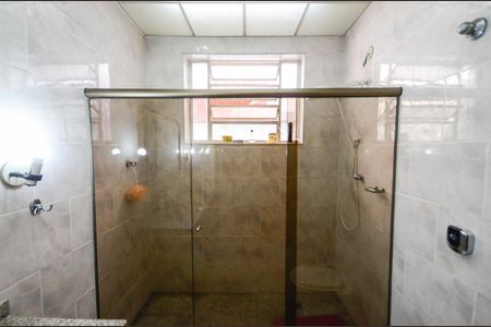 Casa à venda com 280m², 4 quartos e 8 vagasBanheiro Social