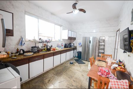 Casa à venda com 280m², 4 quartos e 8 vagasCozinha