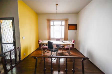 Casa à venda com 280m², 4 quartos e 8 vagasSala