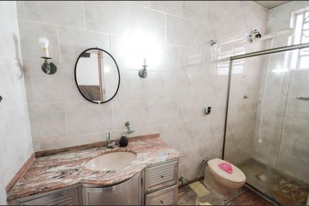 Casa à venda com 280m², 4 quartos e 8 vagasBanheiro da Suíte