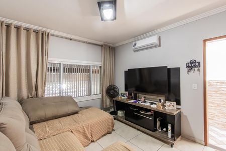 Casa à venda com 90m², 2 quartos e 2 vagas Casa à venda com 90m², 2 quartos e 2 vagasSala