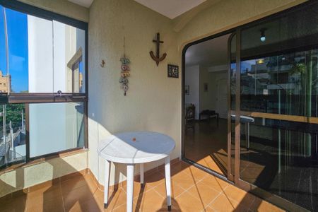 Apartamento para alugar com 130m², 3 quartos e 1 vaga Apartamento para alugar com 130m², 3 quartos e 1 vagaVaranda