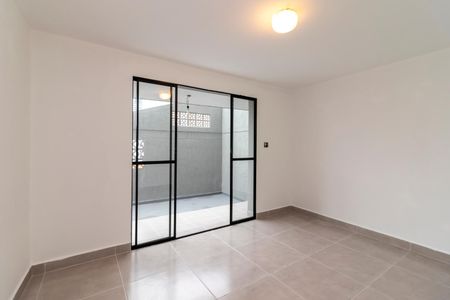 Casa à venda com 150m², 2 quartos e 2 vagas Casa à venda com 150m², 2 quartos e 2 vagasSalão