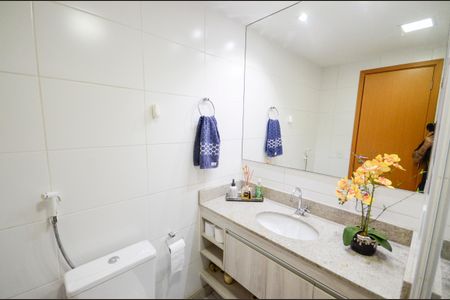 Apartamento à venda com 68m², 2 quartos e 1 vaga Apartamento à venda com 68m², 2 quartos e 1 vagaBanheiro Social