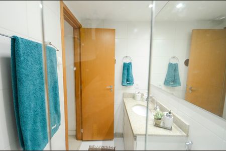 Apartamento à venda com 68m², 2 quartos e 1 vaga Apartamento à venda com 68m², 2 quartos e 1 vagaBanheiro da Suíte 2