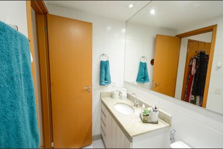 Apartamento à venda com 68m², 2 quartos e 1 vaga Apartamento à venda com 68m², 2 quartos e 1 vagaBanheiro da Suíte 2