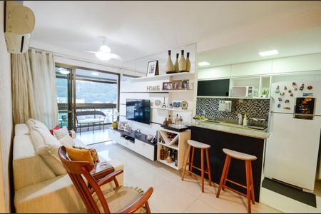 Apartamento à venda com 68m², 2 quartos e 1 vaga Apartamento à venda com 68m², 2 quartos e 1 vagaSala