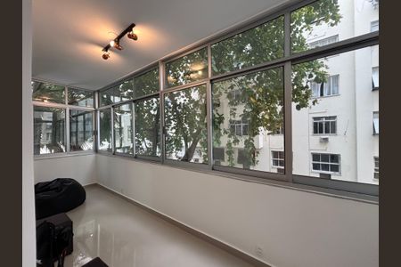 Apartamento à venda com 120m², 2 quartos e 1 vagaVaranda da sala