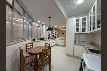 Apartamento à venda com 120m², 2 quartos e 1 vagaÁrea de serviço