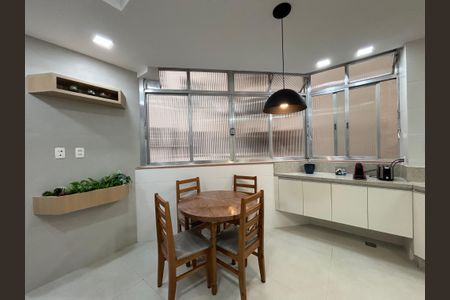 Apartamento à venda com 120m², 2 quartos e 1 vagaÁrea de serviço