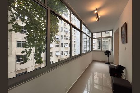 Apartamento à venda com 120m², 2 quartos e 1 vagaVaranda da sala