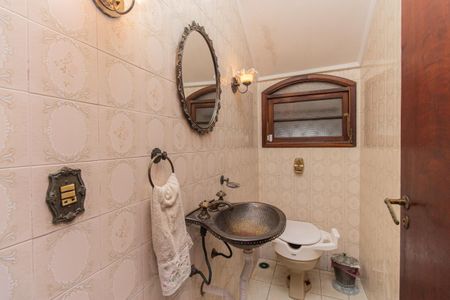 Casa à venda com 245m², 3 quartos e 4 vagasLavabo