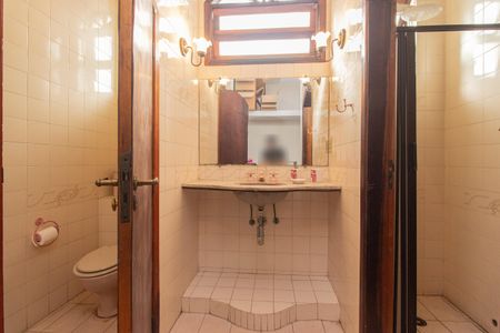 Casa à venda com 245m², 3 quartos e 4 vagasBanheiro da Suíte 2