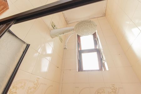 Casa à venda com 245m², 3 quartos e 4 vagasBanheiro da Suíte 2