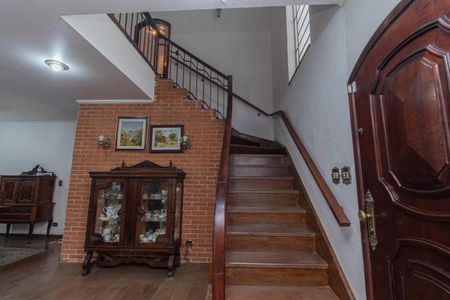 Casa à venda com 245m², 3 quartos e 4 vagasEscadas