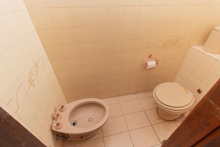 Casa à venda com 245m², 3 quartos e 4 vagasBanheiro da Suíte 2