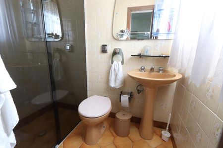 Casa à venda com 300m², 3 quartos e 2 vagasBanheiro da Suíte 2