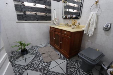 Casa à venda com 300m², 3 quartos e 2 vagasLavabo