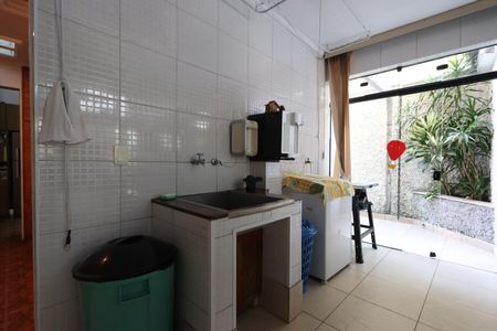 Casa à venda com 300m², 3 quartos e 2 vagasLavanderia