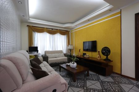 Casa à venda com 300m², 3 quartos e 2 vagasSala