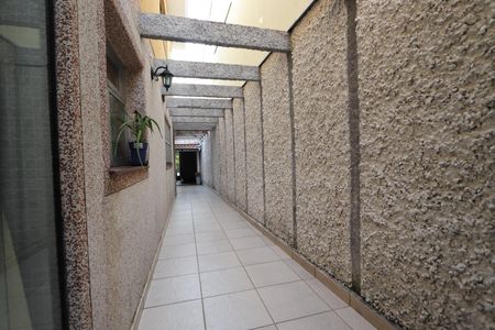 Casa à venda com 300m², 3 quartos e 2 vagasCorredor Lateral