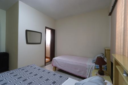 Casa à venda com 300m², 3 quartos e 2 vagasSuíte 2