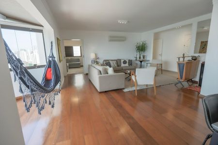 Apartamento à venda com 227m², 3 quartos e 3 vagasFoto 02