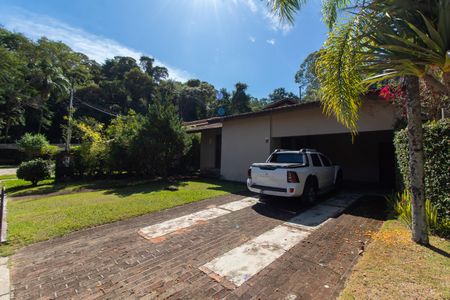 Casa de condomínio à venda com 300m², 4 quartos e 5 vagas Casa de condomínio à venda com 300m², 4 quartos e 5 vagasFachada