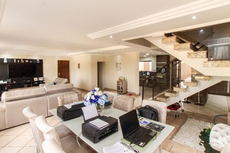 Casa à venda com 375m², 4 quartos e 6 vagasSala  de Jantar