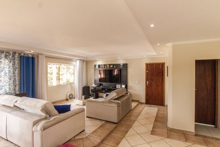 Casa à venda com 375m², 4 quartos e 6 vagasSala 