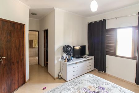 Casa à venda com 375m², 4 quartos e 6 vagasSuíte 1