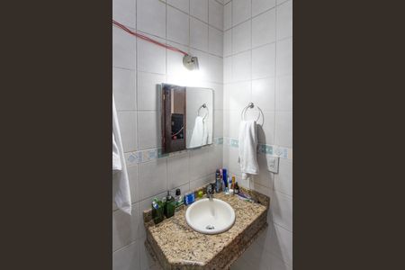 Casa à venda com 375m², 4 quartos e 6 vagasBanheiro da Suíte 2